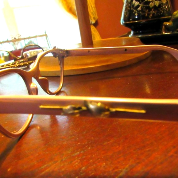 🩷🌷🩷 Exquisite RARE Vintage Tura Frosted Pink Flower Accented Cat Eye Glasses - Picture 9 of 15
